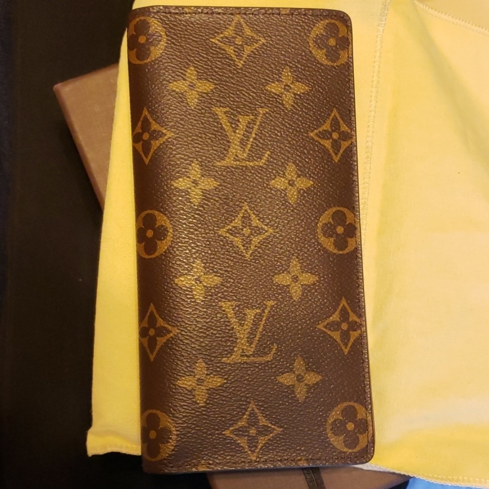 Louis Vuitton Brazza wallet